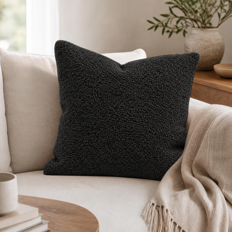Poszewka Boucle Bukle Baranek czarna 50x50